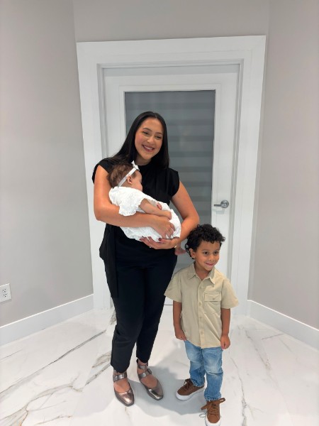 Ale standing with her children